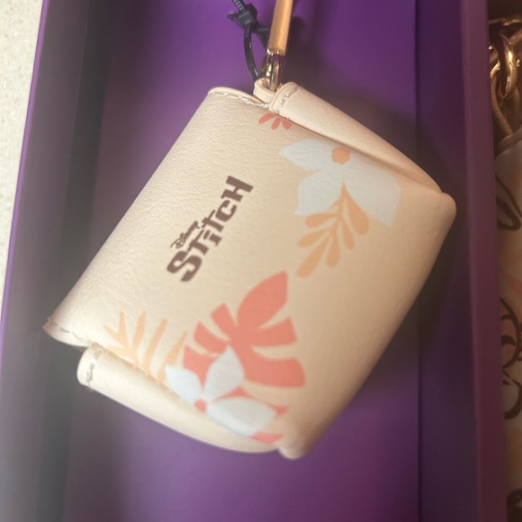 Disney Stitch 2piece gift set (crossbody & tech pouch), New without tag - Picture 3 of 4